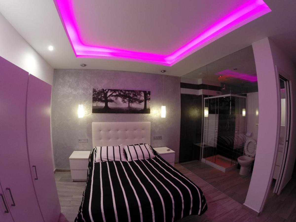 Conil Red-Black Apartment โกนิล เด ลาฟรอนเตรา ห้อง รูปภาพ