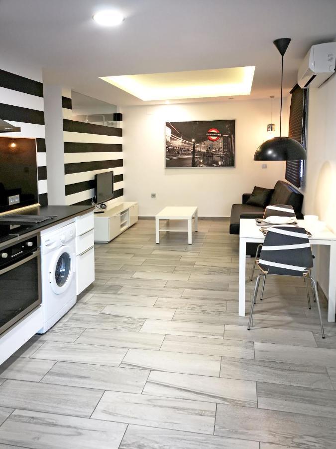 Conil Red-Black Apartment โกนิล เด ลาฟรอนเตรา ภายนอก รูปภาพ