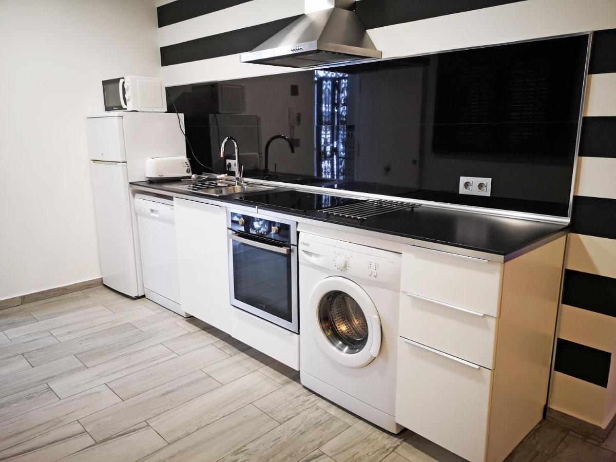 Conil Red-Black Apartment โกนิล เด ลาฟรอนเตรา ภายนอก รูปภาพ