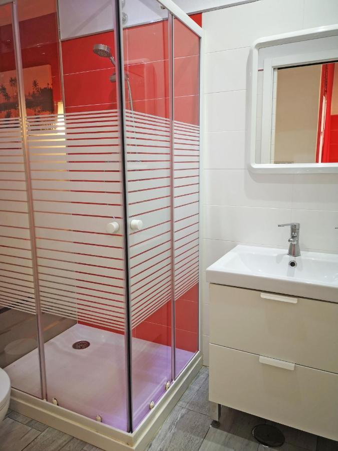 Conil Red-Black Apartment โกนิล เด ลาฟรอนเตรา ภายนอก รูปภาพ